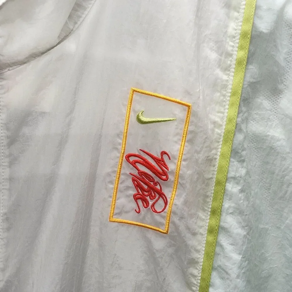 Nike Women's Woven Windbreaker Full Zip Jacket (White/Multi) CZ9115-100